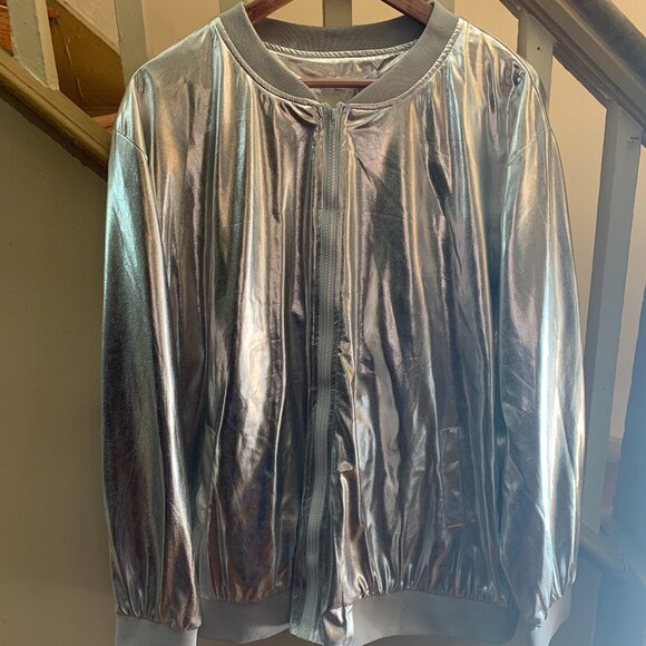 Silver Jacket - Picture 2 of 3